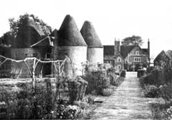 Oasts at the rear of Husseys Farm