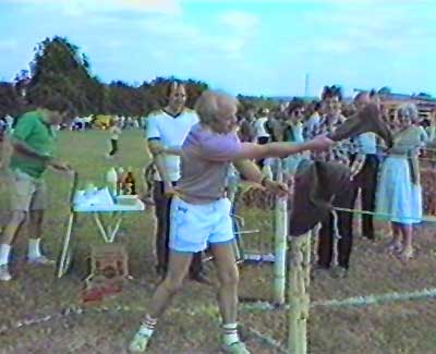 F&ecirc;te Chairman, David Tucker, welly whangs!